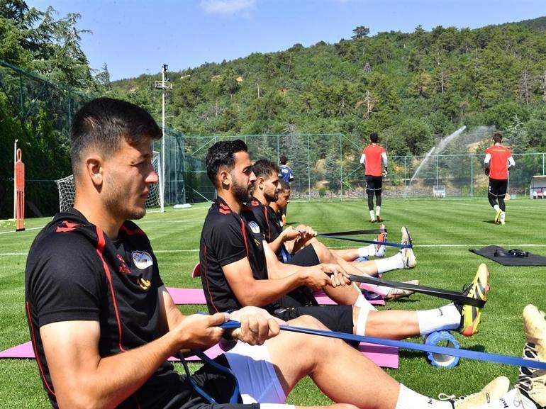 Depremin yaralarını sarmaya çalışan Malatyada tek profesyonel futbol takımı kaldı