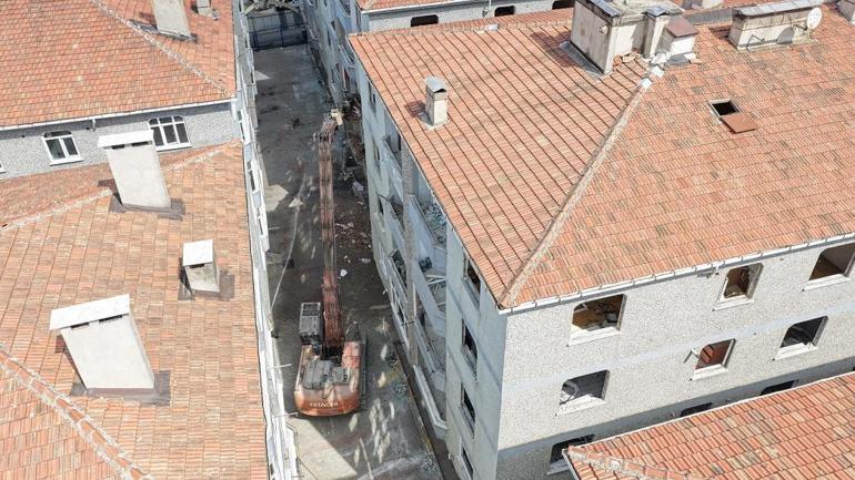 Sultangazi’de Mavi Evler Sitesi’nde kentsel dönüşüm için yıkım başladı