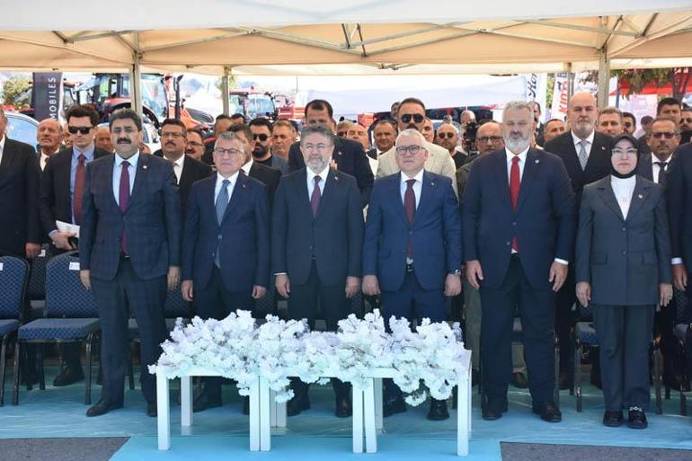 Bakan Yumaklı: 107 yıl önce istiklal için ayağa kalkan Türkiye, bugün istikbalini inşa ediyor