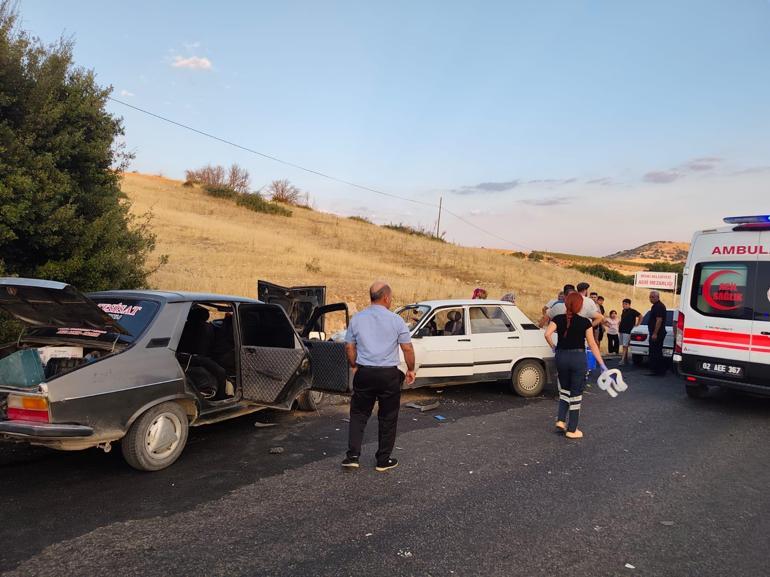 Adıyamanda iki otomobil çarpıştı; 8 yaralı
