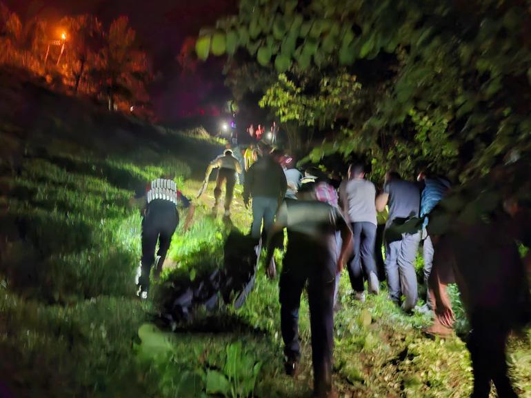 Rize’de kamyonet uçuruma yuvarlandı; ağabey ve kardeşi öldü, 1 kişi yaralandı