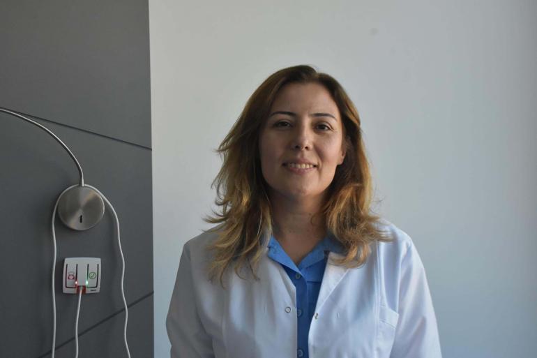 Bacak damarları tıkalı hastaya köprücük kemiğinin altından kalp kapağı takıldı