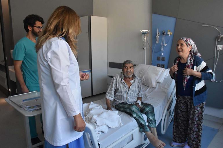 Bacak damarları tıkalı hastaya köprücük kemiğinin altından kalp kapağı takıldı