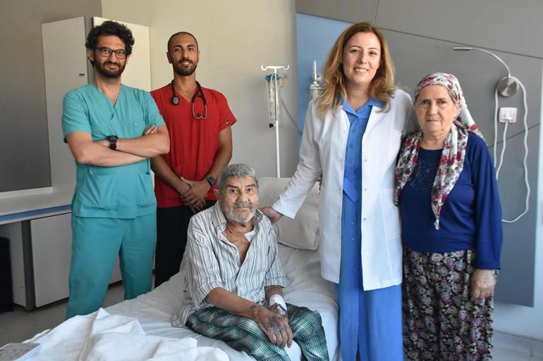 Bacak damarları tıkalı hastaya köprücük kemiğinin altından kalp kapağı takıldı