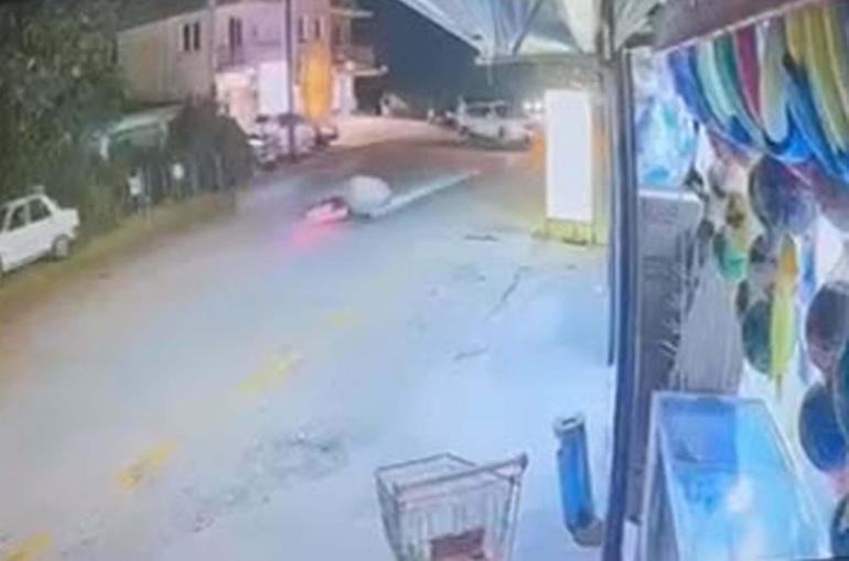 Otomobille çarpışan motosikletteki 2 kişi öldü
