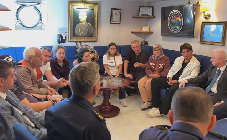Vali Gül, Silivrideki arama çalışmalarını kayıp gemi personelinin yakınlarıyla birlikte inceledi