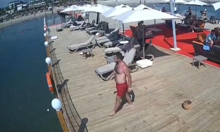 İskeleden sığ suya balıklama atlayan tatilci öldü