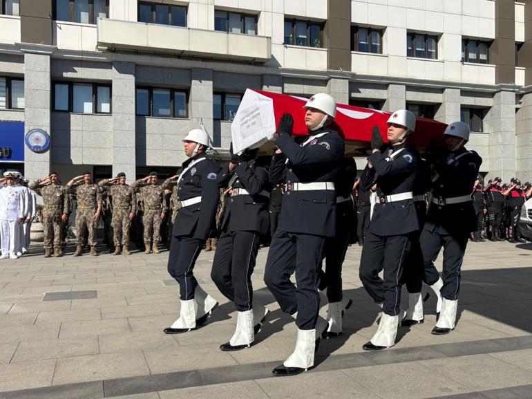 Esenyurtta saldırıda şehit olan polis memuru için İstanbul Emniyet Müdürlüğü’nde tören