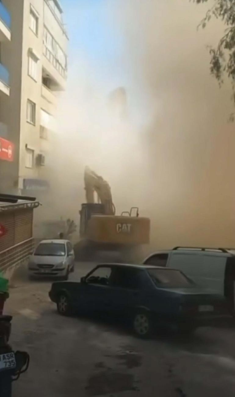 Kuşadası’nda 5 katlı bina yıkım sırasında çöktü