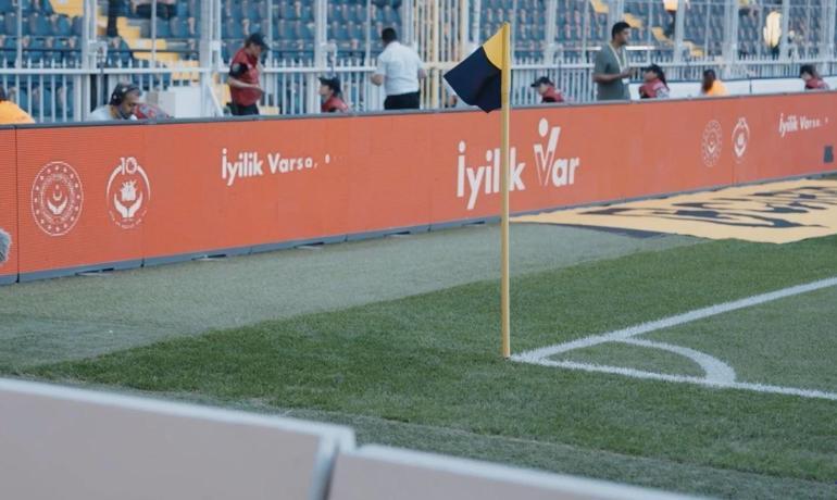 İyilik Var Gönüllülük Platformu’nun tanıtımı Fenerbahçe-Beşiktaş maçında yapıldı