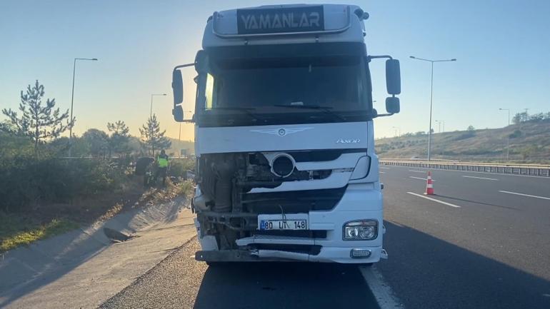 Kuzey Marmara Otoyolunda TIR hafif ticari araca çarptı: 1i çocuk, 5 yaralı