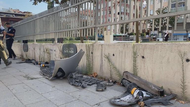 Güngörende kaldırıma çıkan otomobil durakta bekleyen yayalara çarptı: 2si ağır 4 yaralı