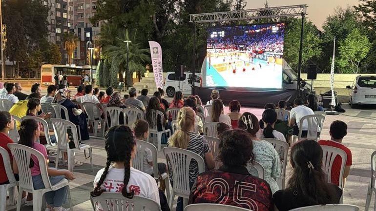 Filenin Sultanları’nın zaferi Osmaniye’de dev ekrandan izlendi