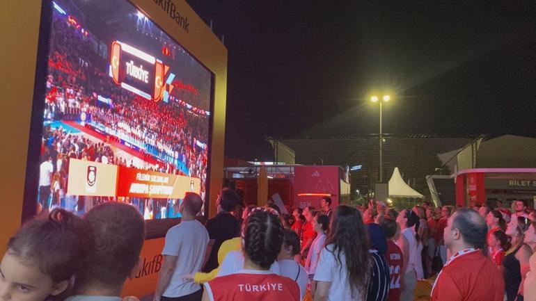 İstanbulda A Milli Kadın Voleybol Takımının Avrupa şampiyonluğu kutlandı
