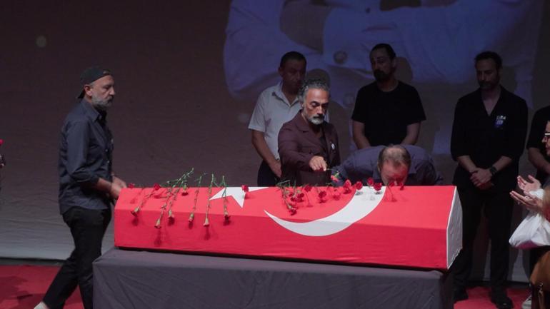Serhat Kılıç için Harbiye Muhsin Ertuğrul Sahnesinde anma töreni yapıldı