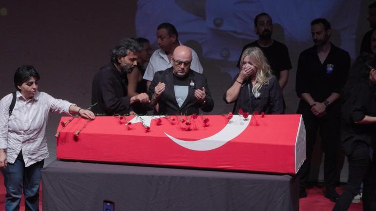 Serhat Kılıç için Harbiye Muhsin Ertuğrul Sahnesinde anma töreni yapıldı