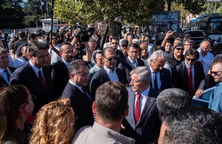 Ahmet Davutoğlu, Cumhurbaşkanına hakaret suçlamasıyla ifade verdi