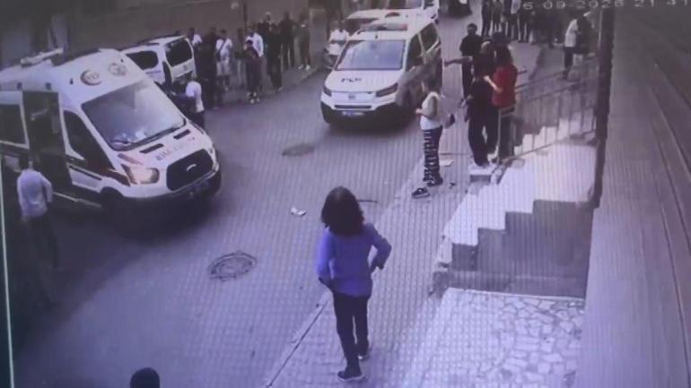 Küçükçekmecede 1i çocuk 2 kişinin yaralandığı silahlı kavga kamerada