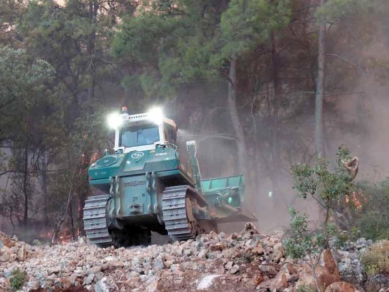 Aksu yangını 2nci gününde; 2 bini aşkın hane elektriksiz kaldı