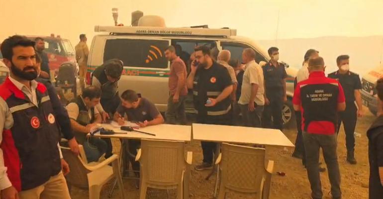 Kozanda 2 ayrı noktada orman yangını; yerleşim yerleri tedbir amaçlı boşaltıldı