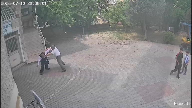 Küçükçekmecede imam, yardım parası usulsüzlüğü iddiasıyla şikayetçi olan müezzine saldırdı