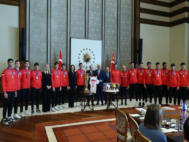 Cumhurbaşkanı Erdoğan, A Milli Kadın Voleybol Takımını kabul etti