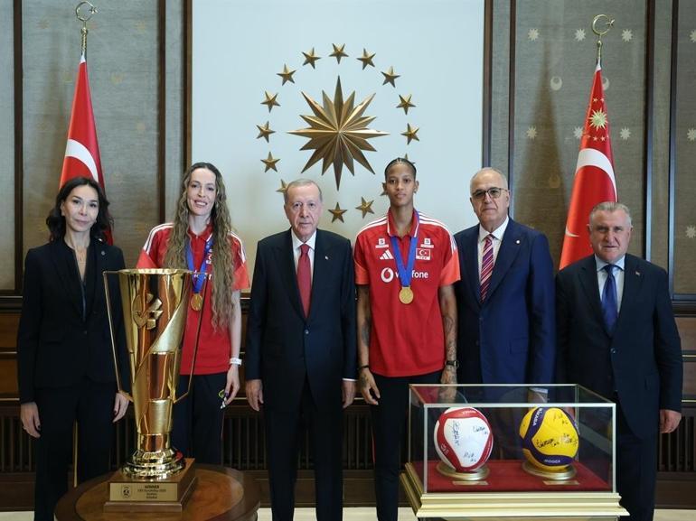 Cumhurbaşkanı Erdoğan, A Milli Kadın Voleybol Takımını kabul etti