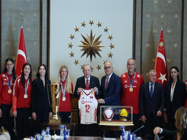 Cumhurbaşkanı Erdoğan, A Milli Kadın Voleybol Takımını kabul etti