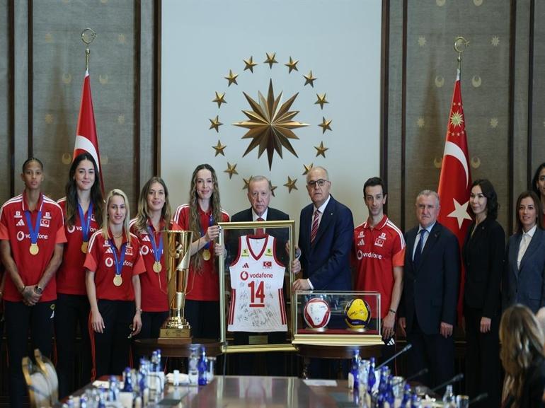 Cumhurbaşkanı Erdoğan, A Milli Kadın Voleybol Takımını kabul etti