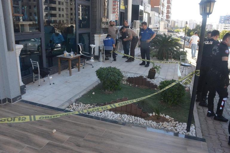 İç çamaşırından çıkardığı tabancayla 2 kadını ayaklarından vurdu