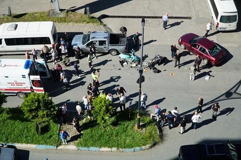 Motosikletlerin çarpıştığı kaza kamerada