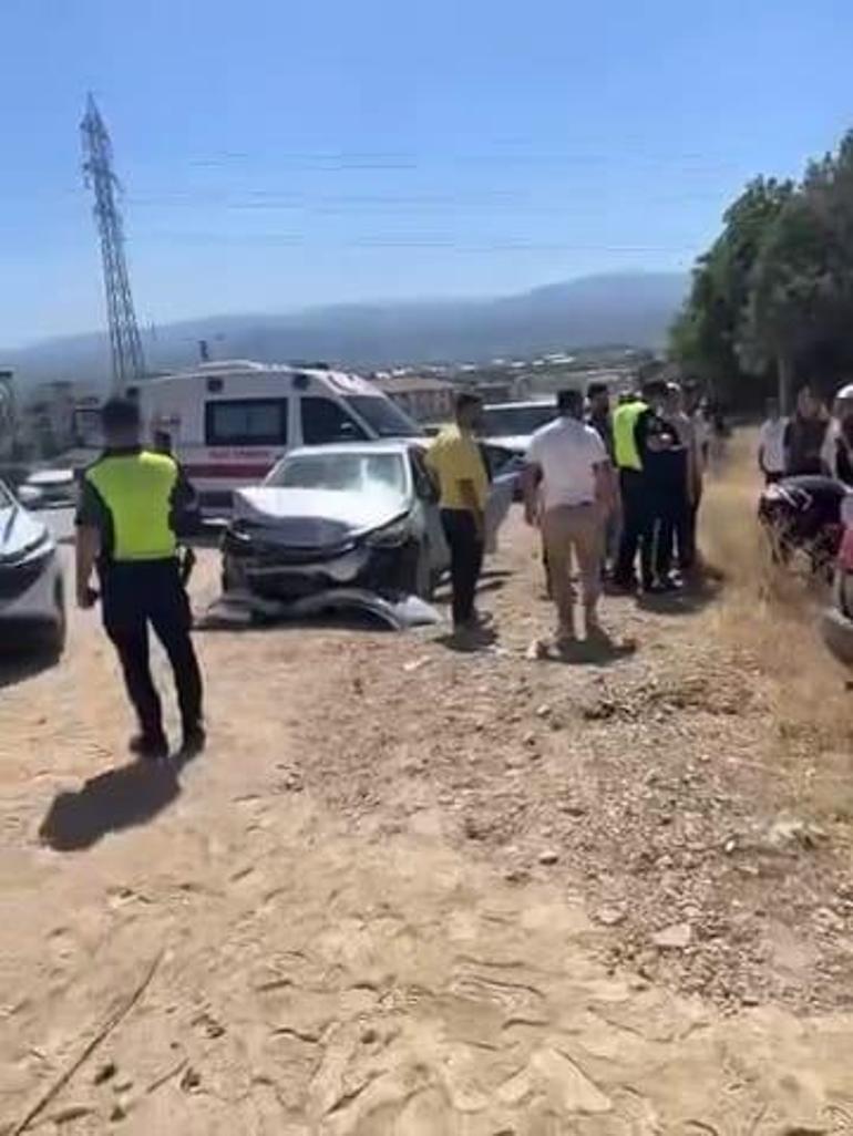 Otomobiller çarpıştı; 2’si çocuk, 6 yaralı
