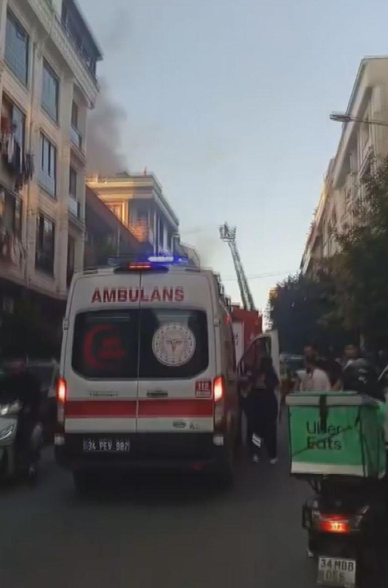 Bayrampaşada metruk binada çıkan yangın bitişikteki apartmana sıçradı