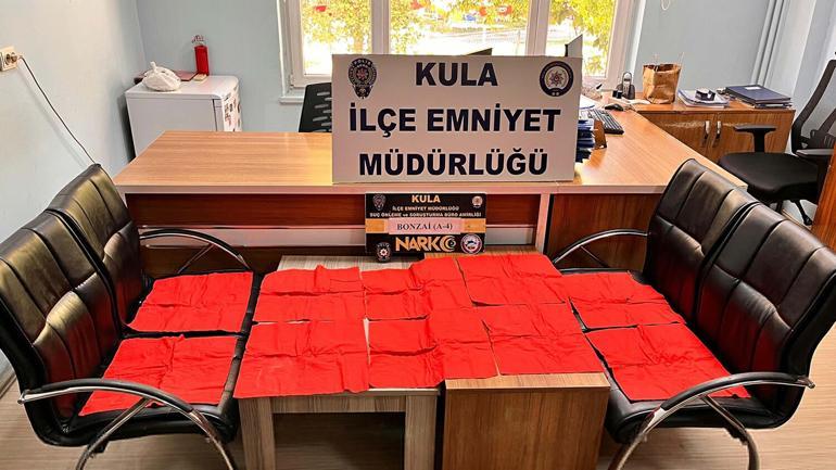 Manisada polisin durdurduğu araçta 65 bin içimlik bonzai ele geçirildi; 1i tutuklama