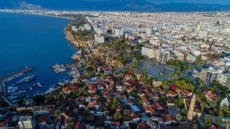 Antalyada yeni eğitim öğretim dönemi öncesi kiralık ev hareketliliği