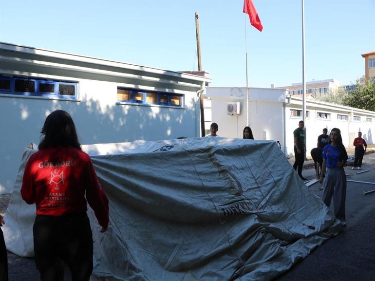 Depremde 2 arkadaşını kaybeden Zeynep, gönüllü arama kurtarma personeli oldu