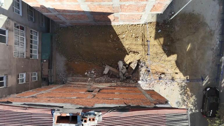 Sultangazide hafriyat çalışması sırasında temelinde kayma olan 4 katlı bina tahliye edildi