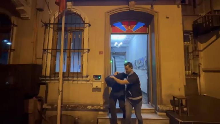 Beyoğlu’nda sokak ortasında erkek arkadaşı tarafından darbedildi; şikayetçi olmadı