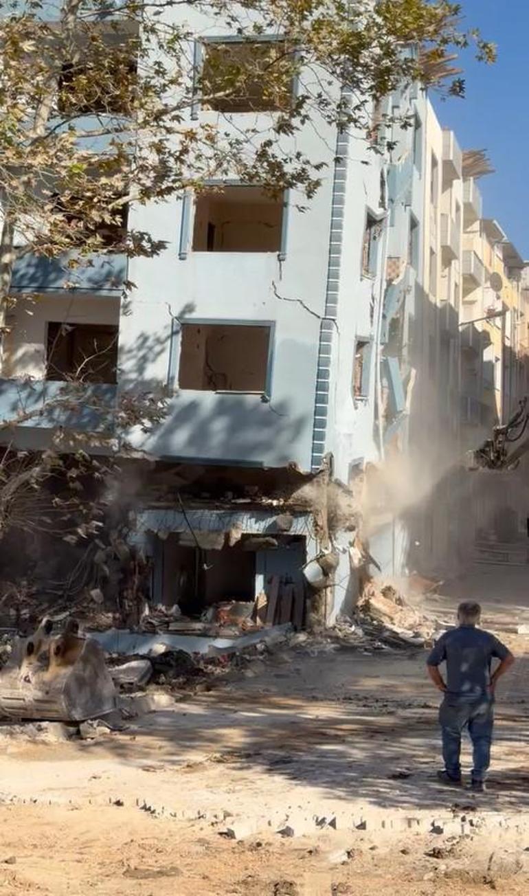 6 katlı apartmanın yıkım sırasında çöktüğü anlar kamerada