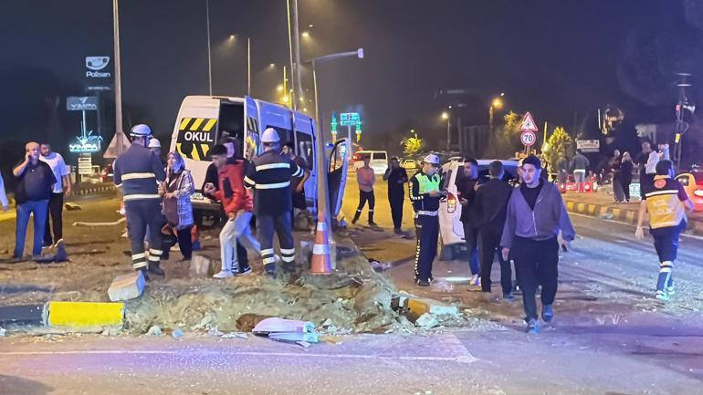 Düğünden dönen minibüs ile hafif ticari araç çarpıştı; 21 yaralı