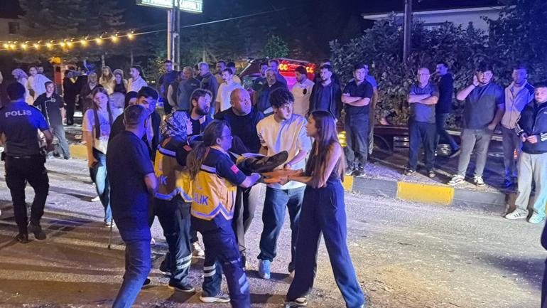 Düğünden dönen minibüs ile hafif ticari araç çarpıştı; 21 yaralı
