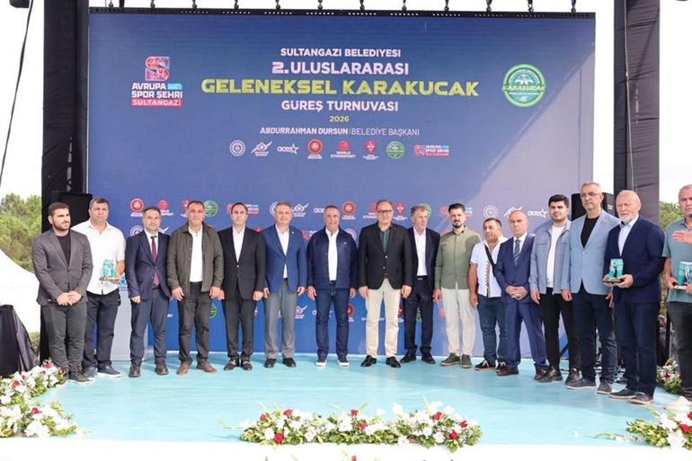 Sultangazi’de 2’nci Uluslararası Karakucak Güreşleri düzenlendi