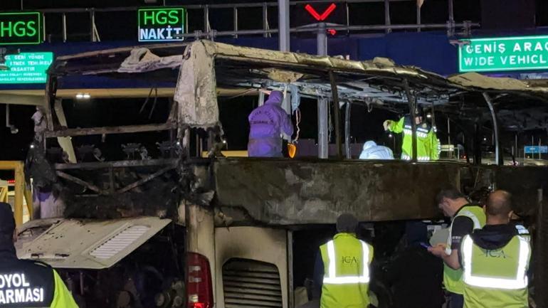 Eyüpsultanda bariyere çarpan yolcu otobüsü alev alev yandı: 2 ölü, 8 yaralı