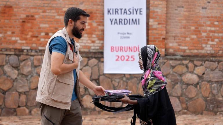 İHH 22 ülkede 10 bin öğrenciye kırtasiye seti dağıtacağını duyurdu