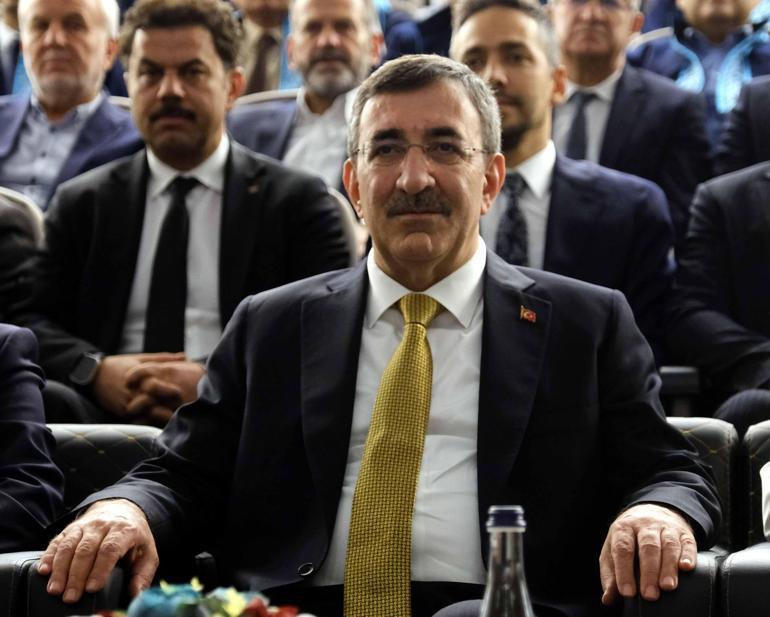 Cevdet Yılmaz: Sosyal medya aslında bizleri yalnızlaştıran, toplumdan koparan bir medya
