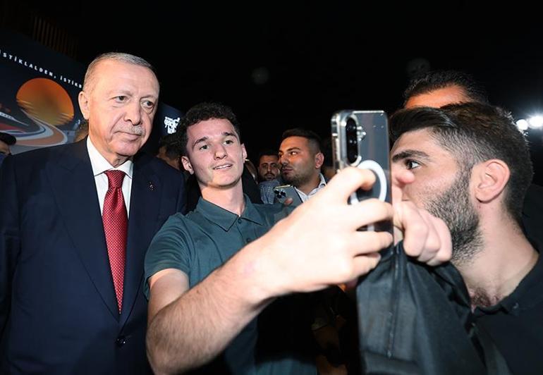 Cumhurbaşkanı Erdoğan, Samsunda gençlerle buluştu