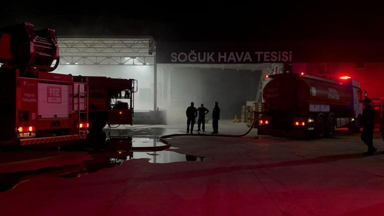 Bursada soğuk hava deposunda yangın