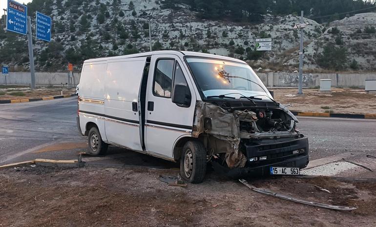 Minibüsler çarpıştı, 10 tarım işçisi yaralandı