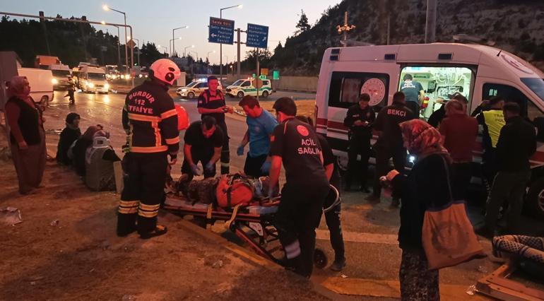 Minibüsler çarpıştı, 10 tarım işçisi yaralandı