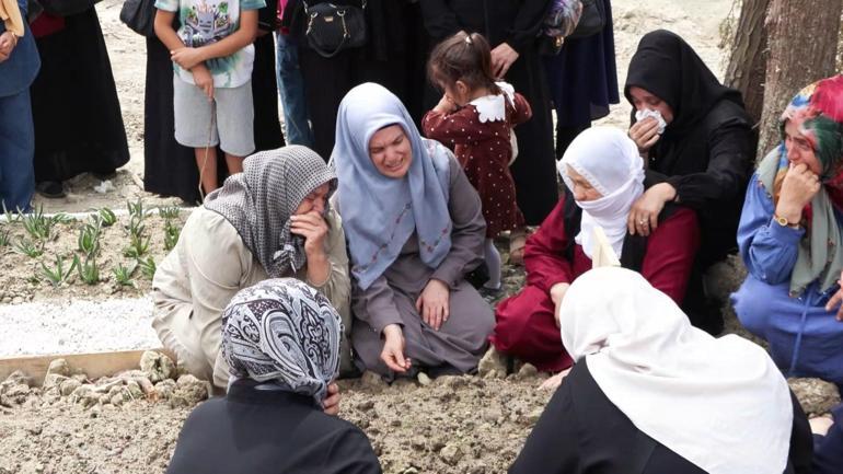 Eyüpsultanda otobüs yangınında hayatını kaybeden Yüsra son yolculuğuna uğurlandı